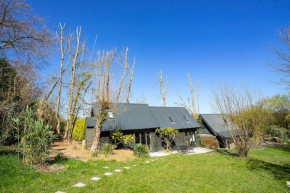 White Hill Lodge - rustic cabin set in a stunning meadow
